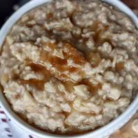 vegan apple cinnamon oatmeal