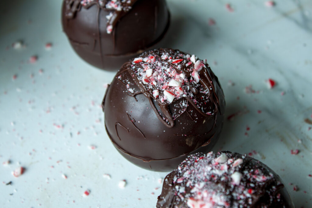 vegan hot cocoa bombs with peppermint